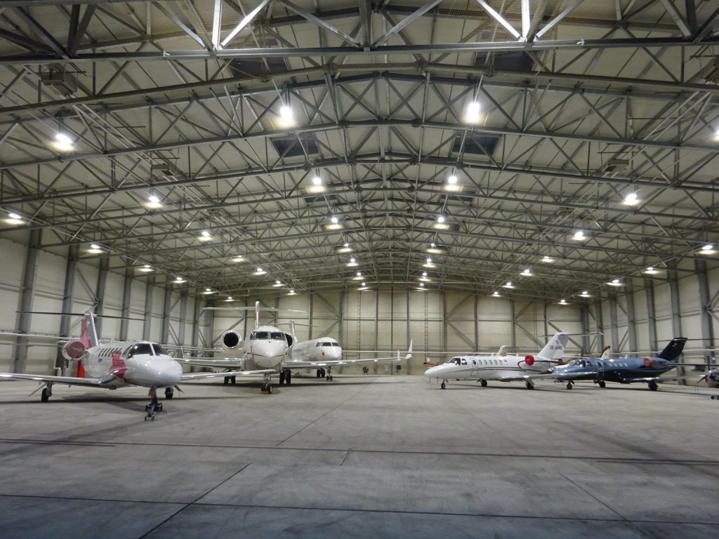 etalski hangar za garažiranje poslovnih letal
