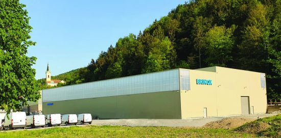 Produktionshalle mit Büros