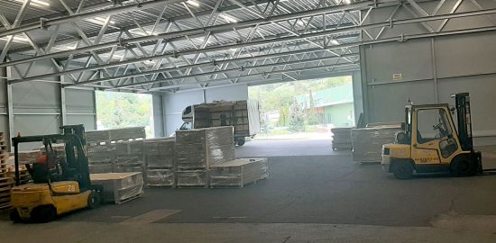 Product loading warehouse - flat roof