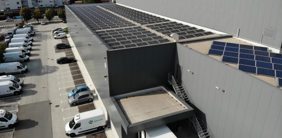 Skladiščna hala s sončno elektrarno