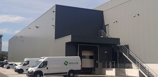 Skladiščna hala s sončno elektrarno
