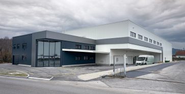 Večnamenska montažna jeklena hala