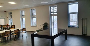 Offener Seminarraum im Bürobereich der Halle