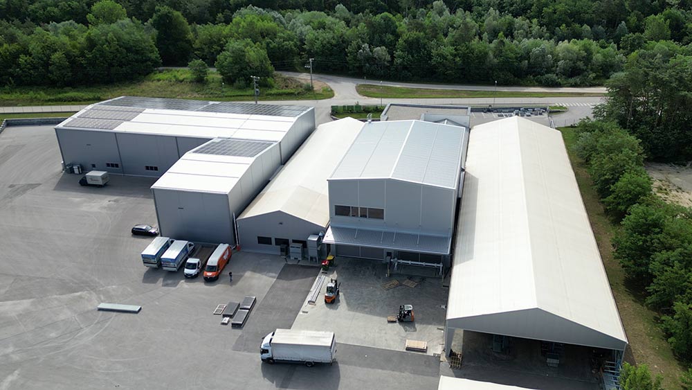 Aerial view of Benkotehna’s production complex with the new Schwarzmann panel hall.
