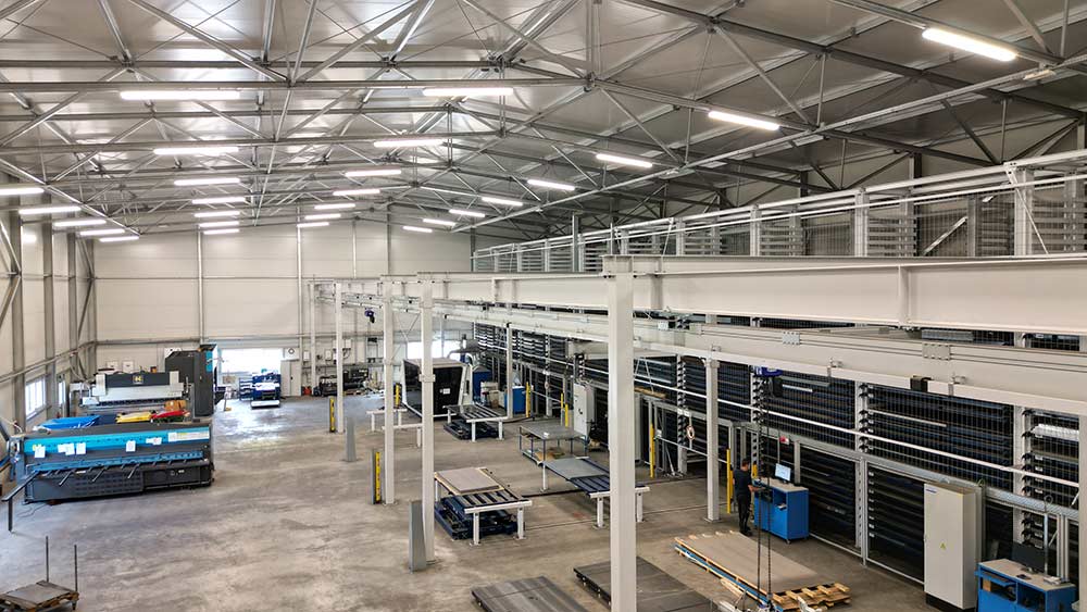 Interior view of the production area in the Schwarzmann hall at Benkotehna.