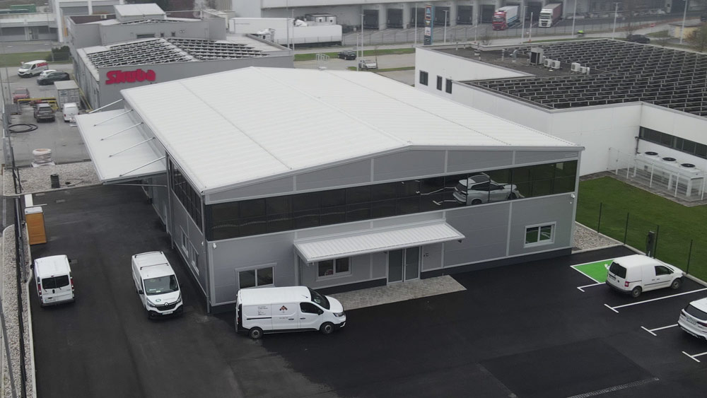 Eko Star multifunctional business and production steel hall with gable roof, industrial-style office area and organised handling surfaces.