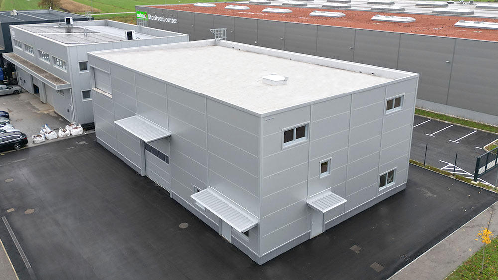 Blick auf eine Mehrzweckhalle