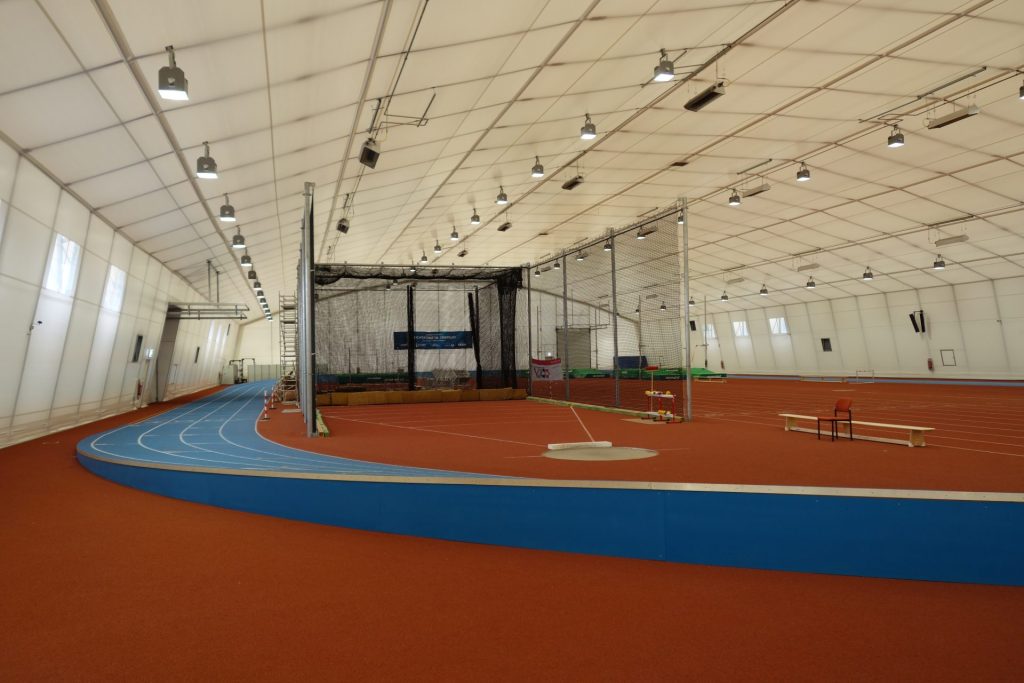 Zelt-Sporthalle für die Leichtathletik in der Halle