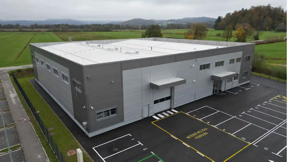 Schwarzmann steel hall for industry and commerce